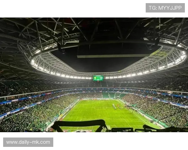 拉菲尼亚庆祝动作起源揭秘：从球场瞬间到球迷热议的传奇时刻