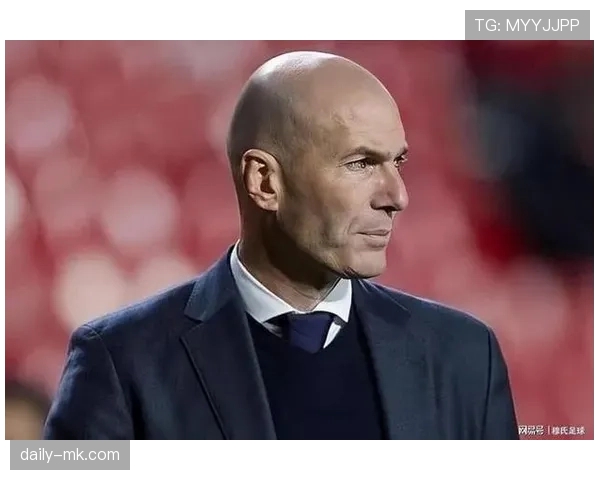 齐达内展现全面技术魅力,引领足球战术新潮流