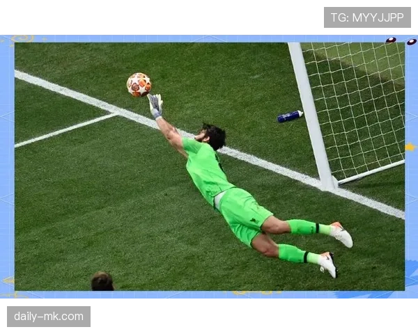 阿利松扑点球技术表现稳健，本赛季多次关键扑救展现门将实力